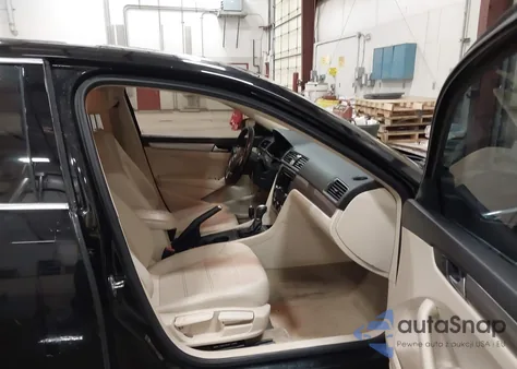 2015 Volkswagen Passat 1.8T Limited Edition z USA, uszkodzony, nr VIN 1VWAS7A31FC082955